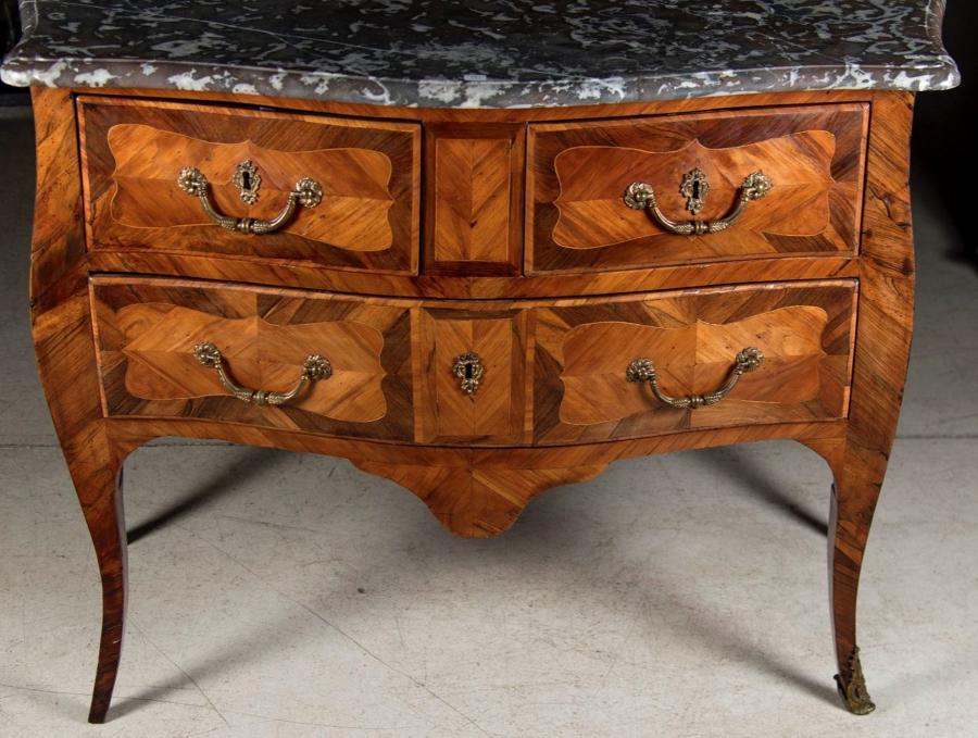 A LOUIS XV PERIOD COMMODE