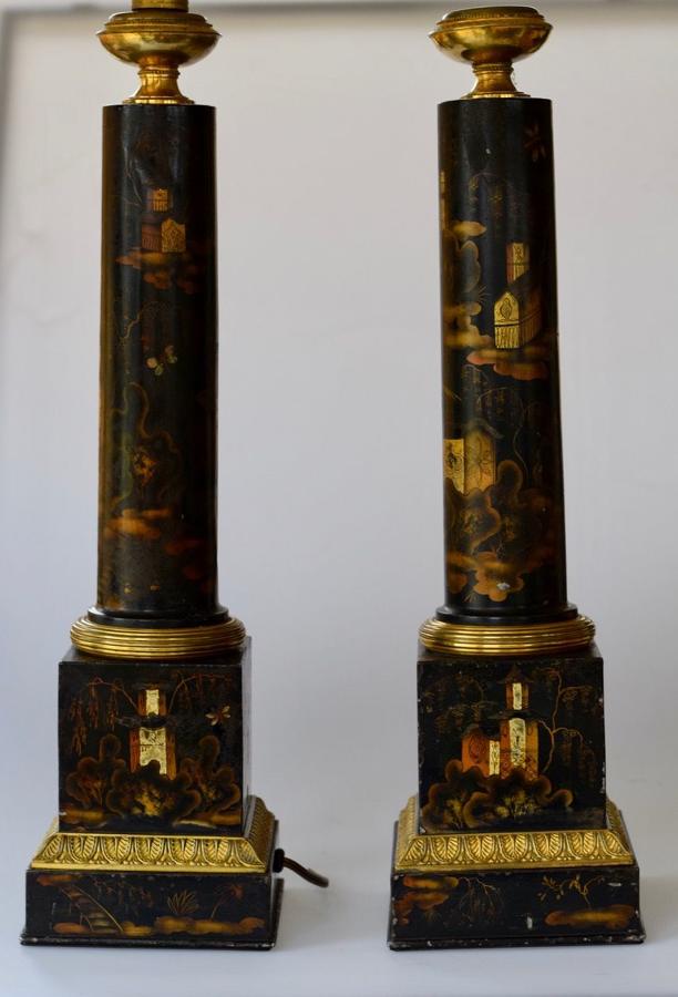 A PAIR OF CHINOISERIE DECORATED TOLE LAMPS