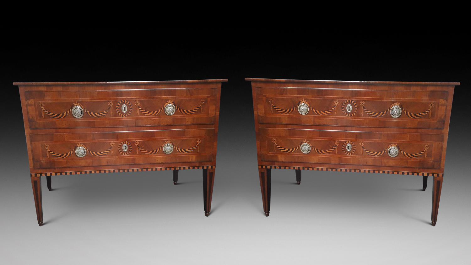 A PAIR OF 18TH CENTURY ITALIAN COMMODES