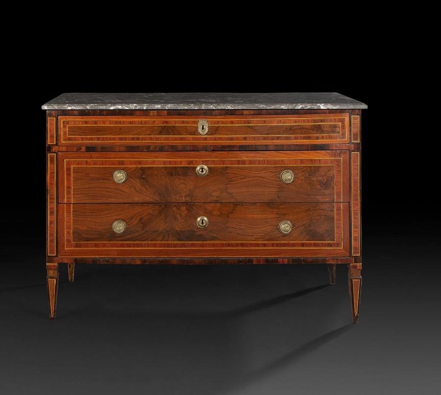 AN 18TH CENTURY  ITALIAN PARQUETRY COMMODE