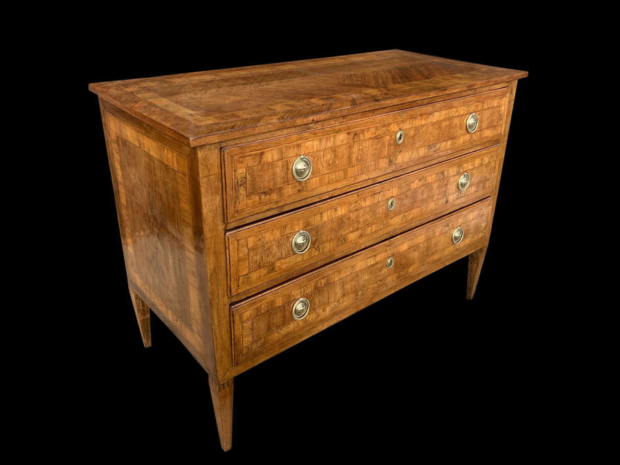 A GOOD 18TH CENTURY ITALIAN  PARQUETRY COMMODE