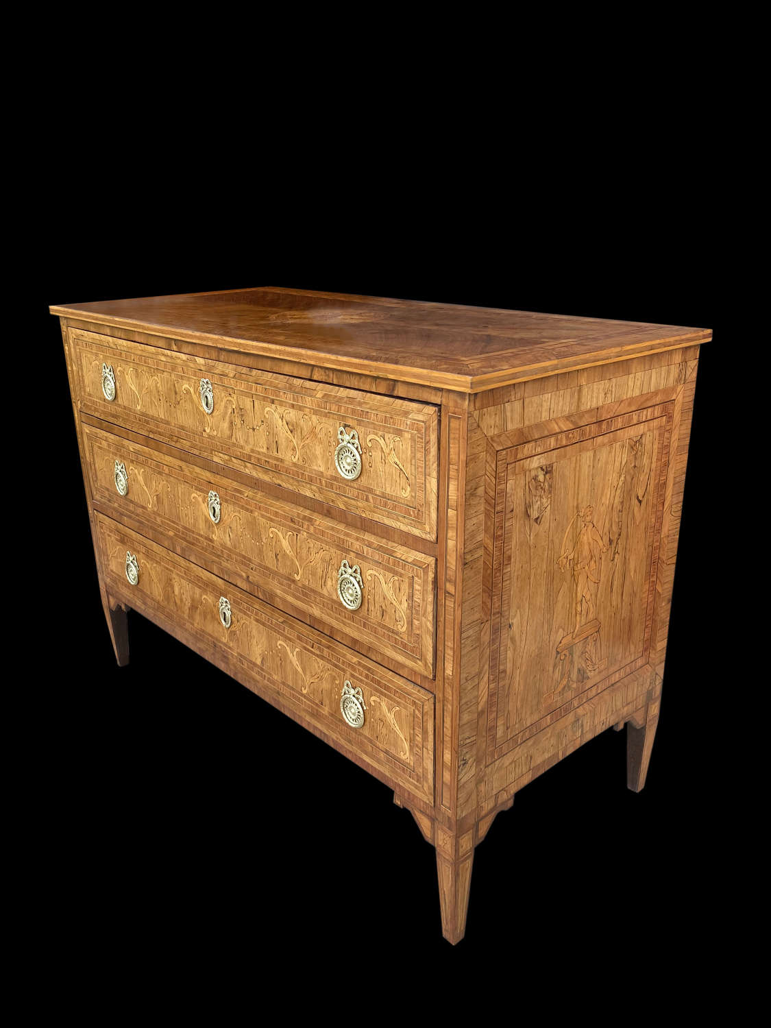 A LATE 18TH CENTURY MARQUETRY COMMODE. ITALY C 1790