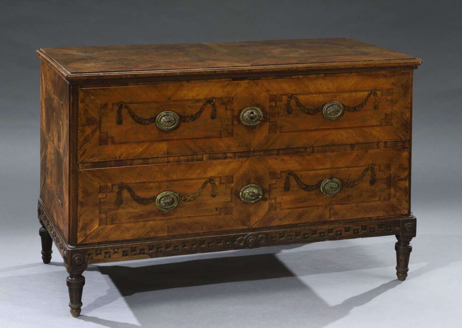 A RARE LATE 18TH CENTURY MARQUETRY COMMODE.