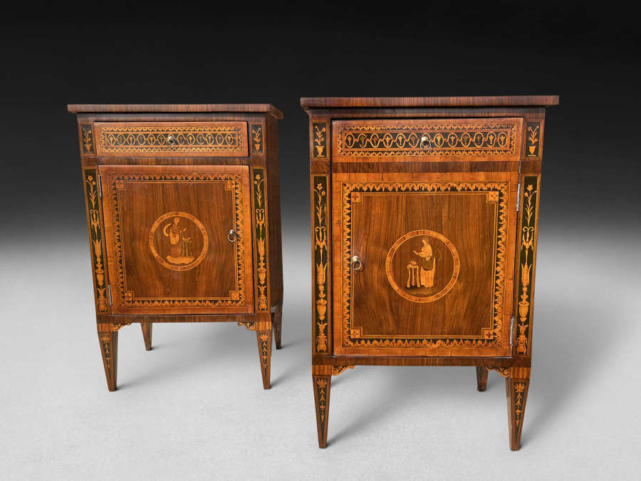 A PAIR OF COMMODINI IN THE MANNER OF MAGALIONI ITALY C 1780
