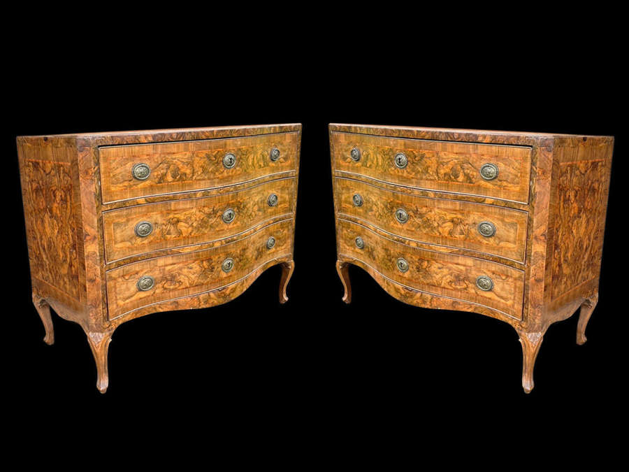 A RARE PAIR OF 18TH CENTURY FIGURED WALNUT COMMODES