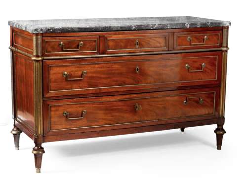 A GOOD LOUIS XVI PERIOD BRASS MOUNTED COMMODE